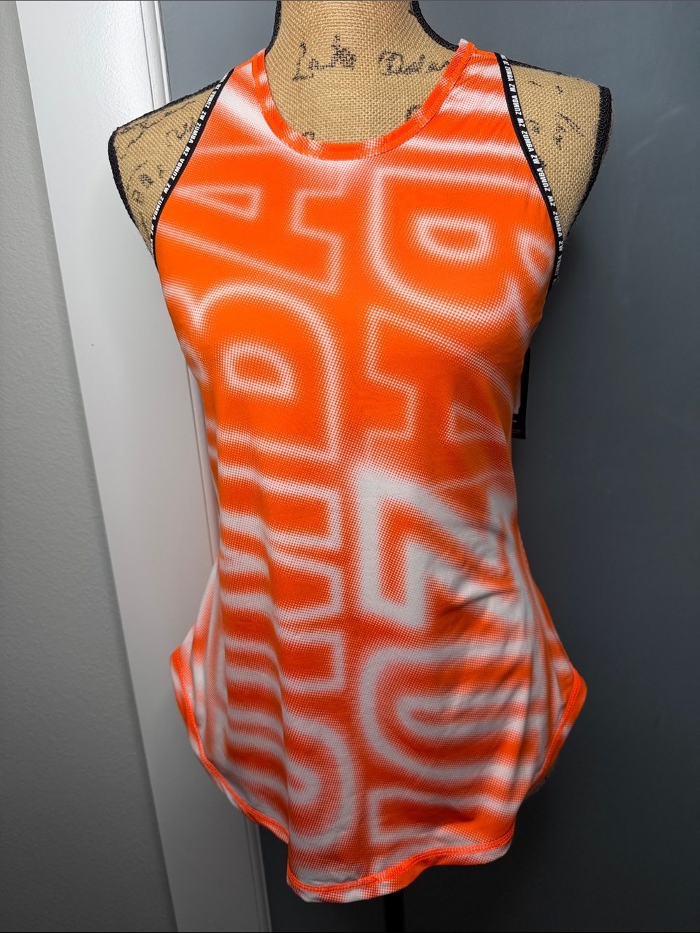 NWT ZUMBA Wear Women’s High-Neck Tank in Vibrant Orange and White, Mesh Back Med